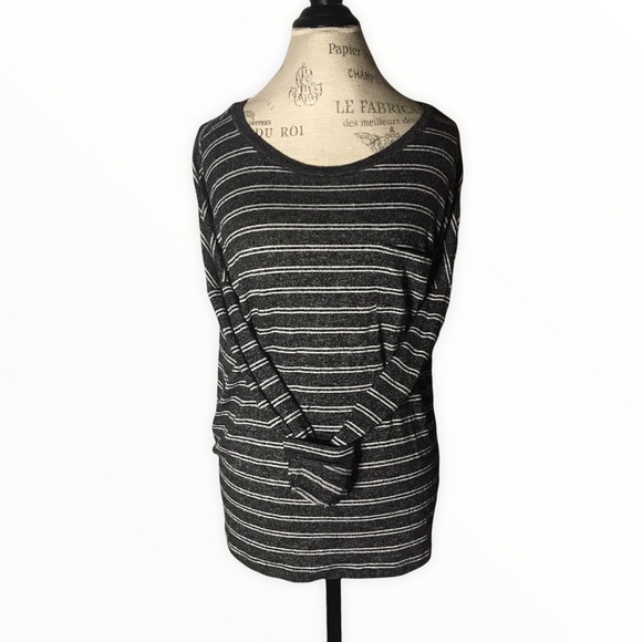 5/$20 SALE ✨ A NEW DAY Grey and White Striped Oversized Lightweight Long Sleeve - Picture 1 of 6